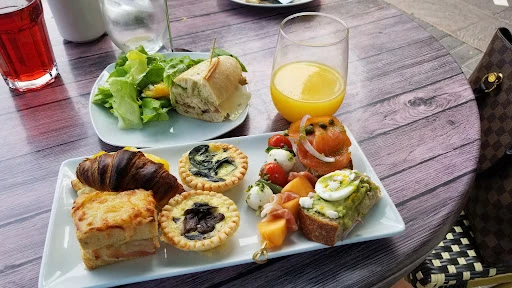 Le Cafe Du Lac